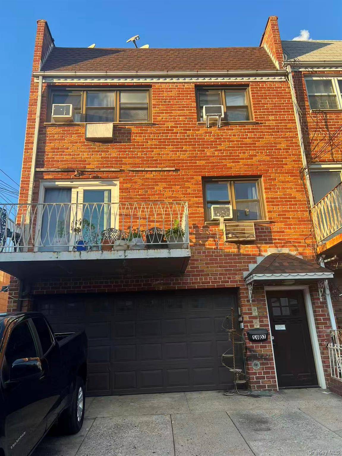 Rare Detached Legal 2 Family Home Excellent Condition Prime Investment Opportunity Discover this beautifully maintained detached 2 family property a rare gem offering spacious layouts, high rental income potential, and ...