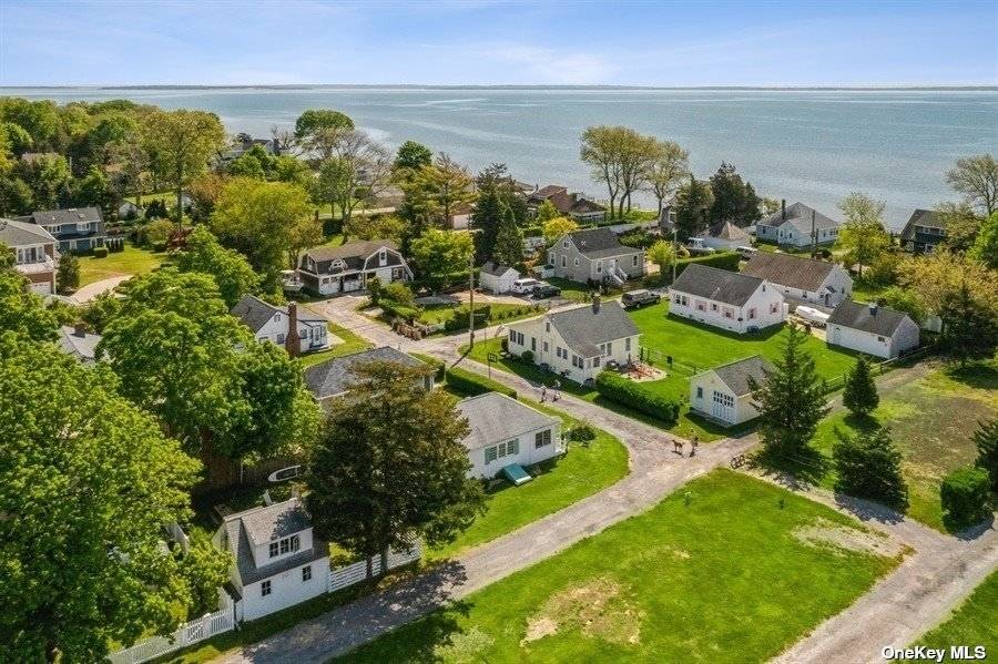 Life Is Easy In This Quintessential Summer Cottage By The Bay.