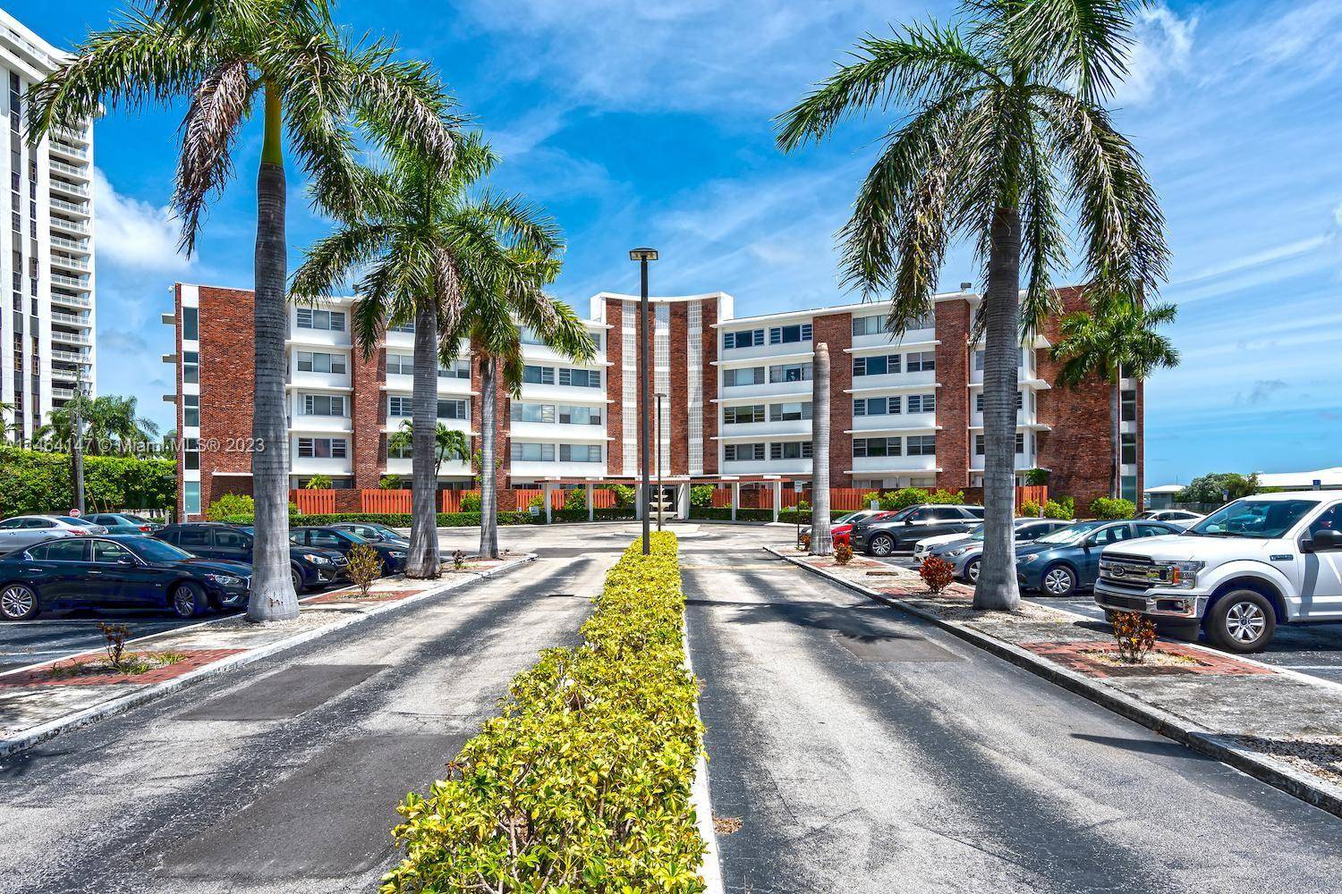 Miami shores waterfront condo, unit was tOTALLY remodeled in 2020, new bathrooms, new kitchen.