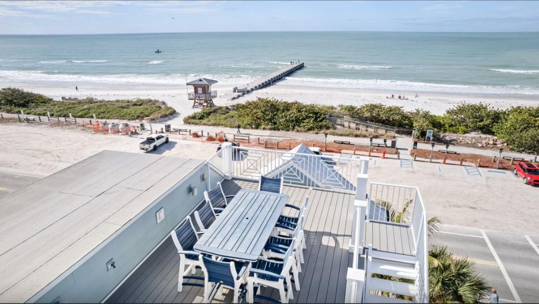 360 degree water view from rooftop deck