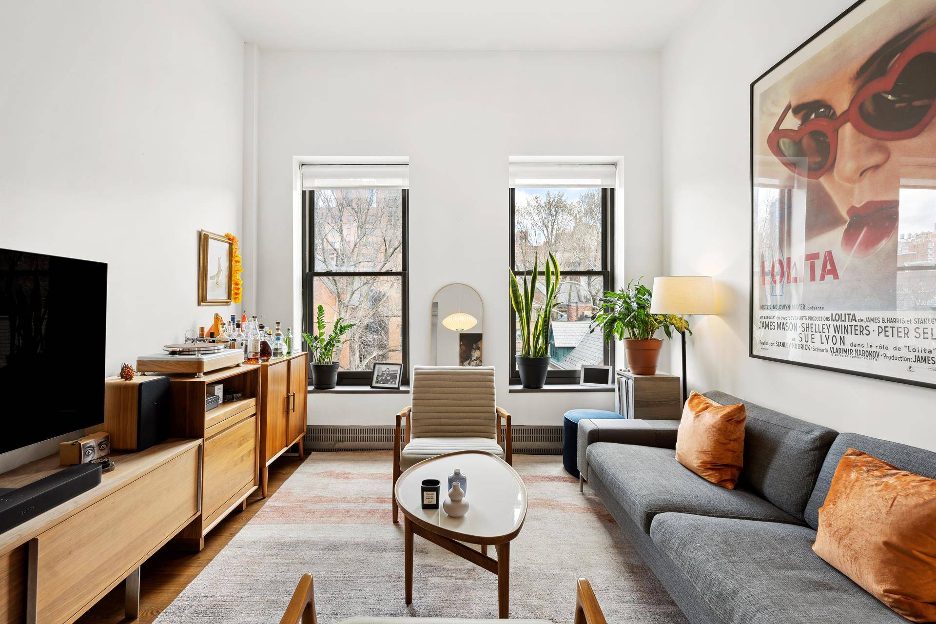 Nestled in the heart of Chelsea, 422 W 20th Street, 5D offers a rare blend of tranquility and metropolitan sophistication.
