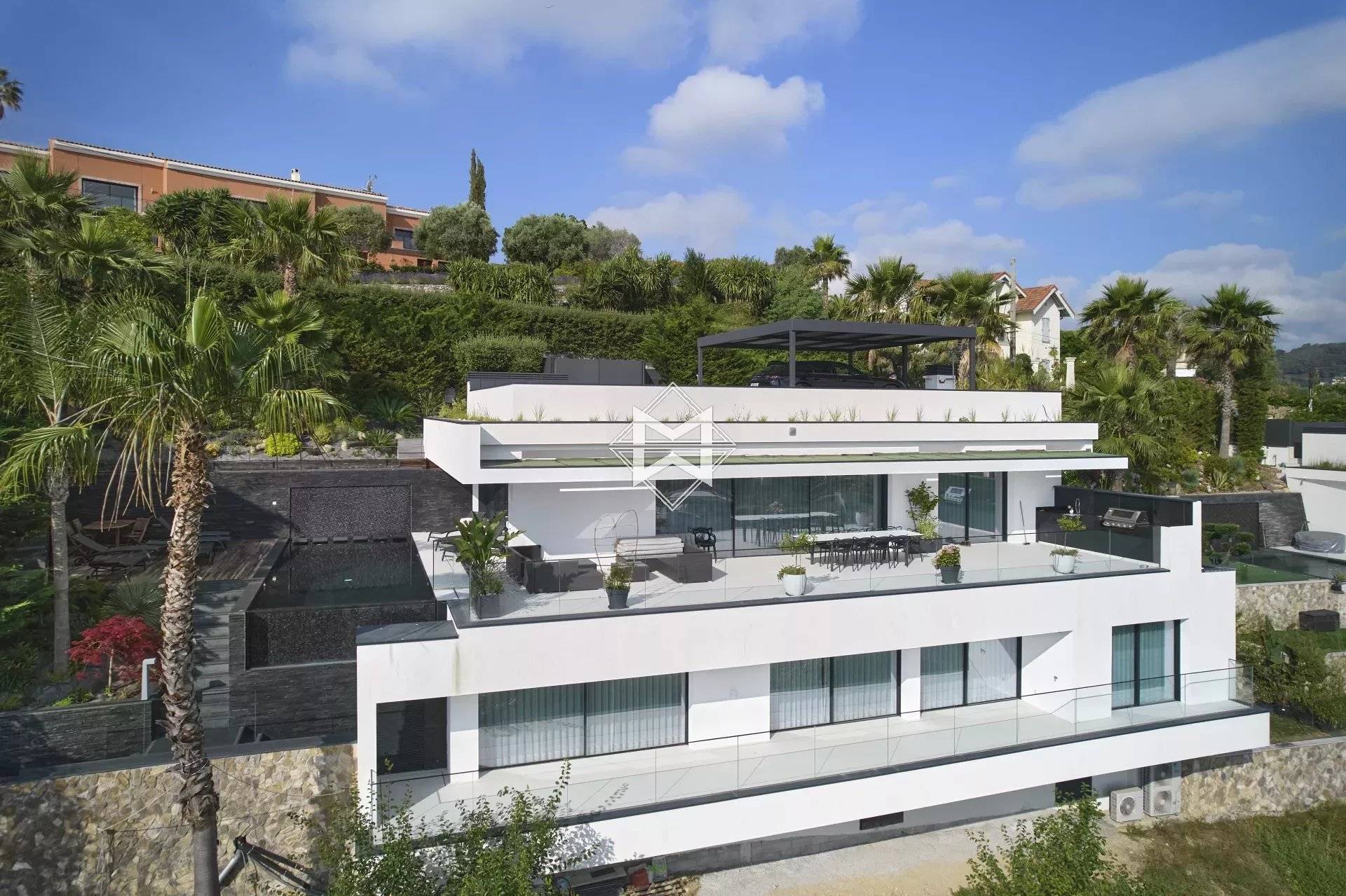 Contemporary villa with sea view