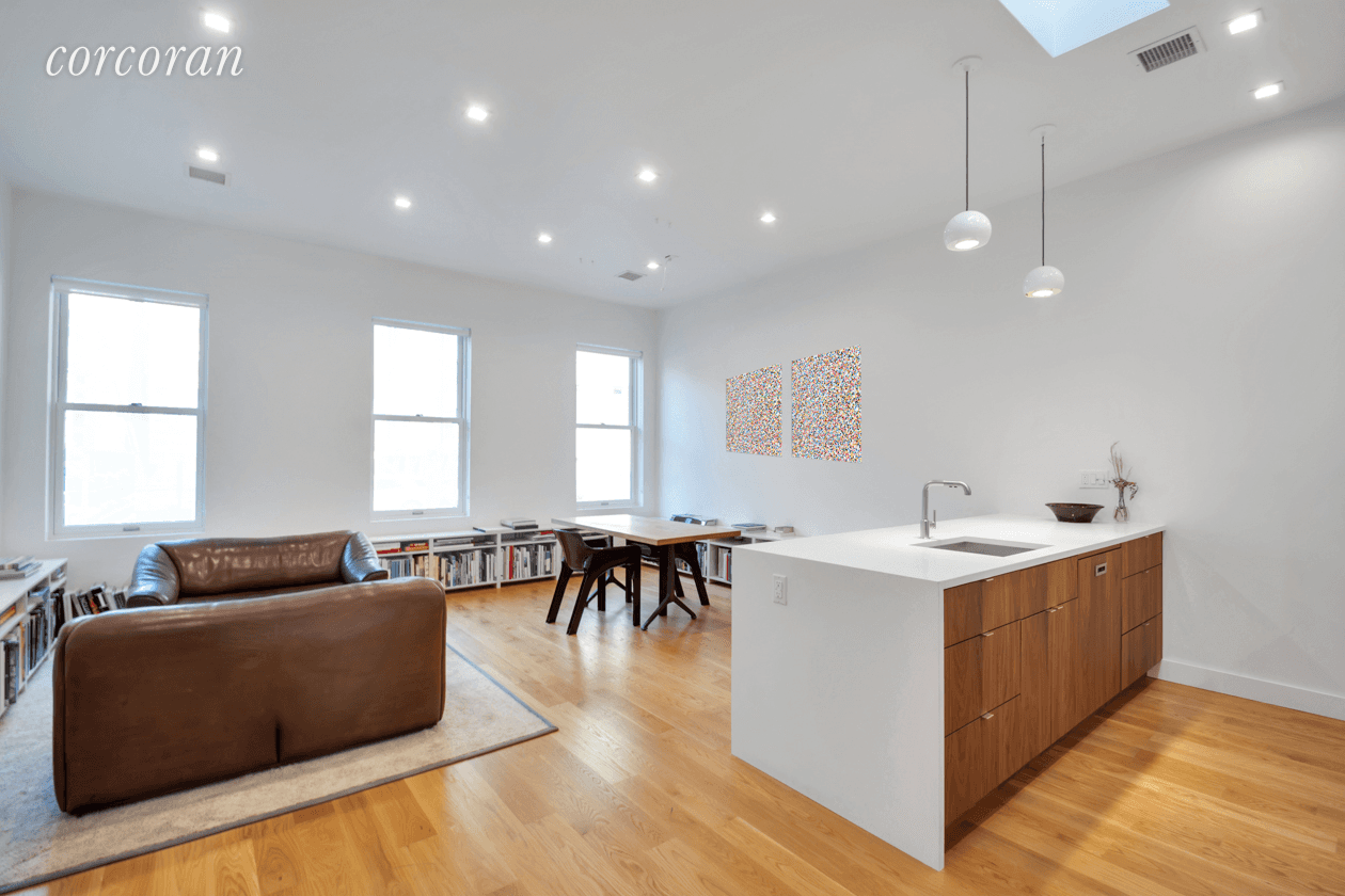 Large 1 Bedroom Convertible Option Welcome to 36 Dominick Street, a re imagined and transformed landmark townhouse.