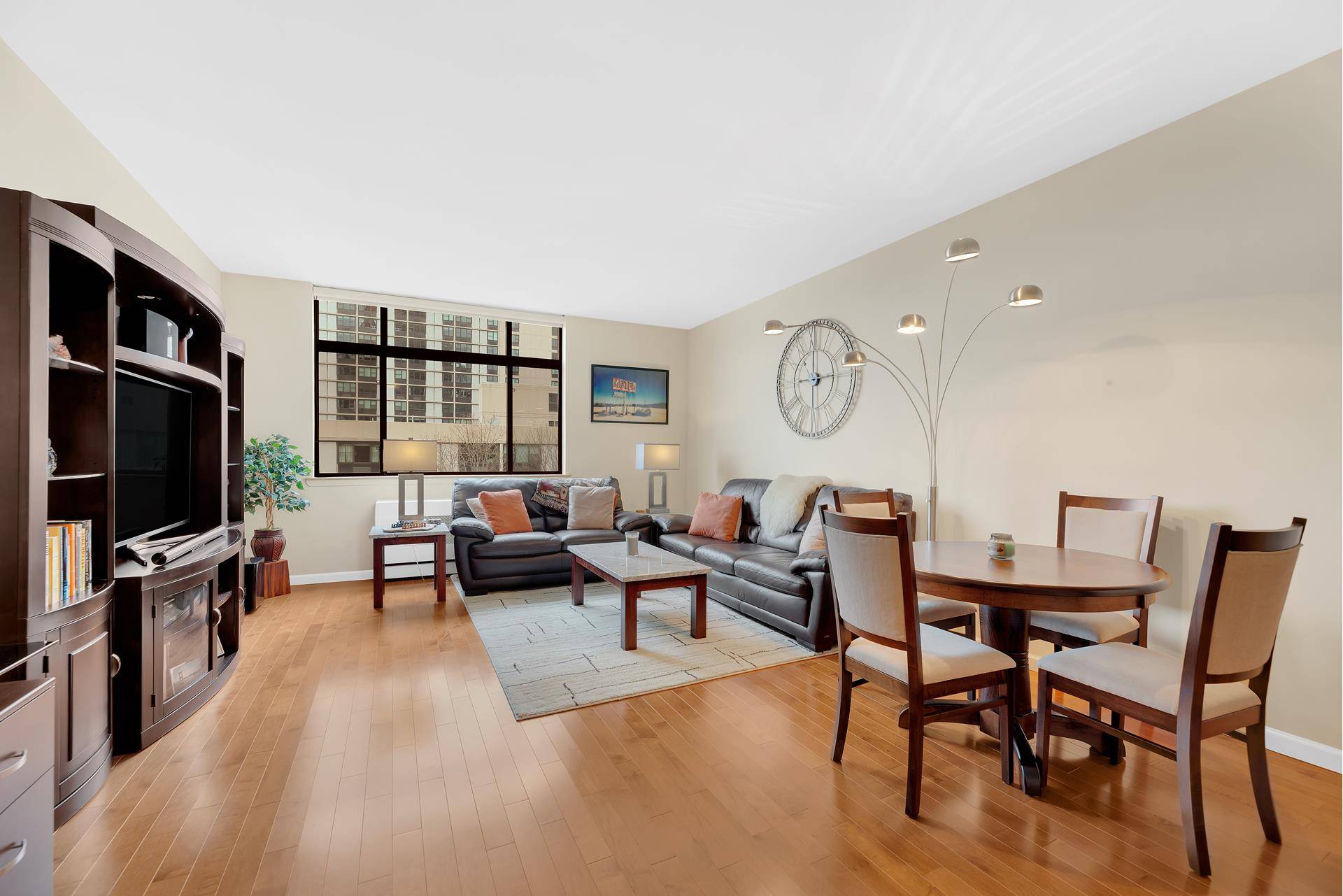What's not to love about this gorgeous, completely renovated one bedroom apartment at the coveted Hudson Tower condominium !