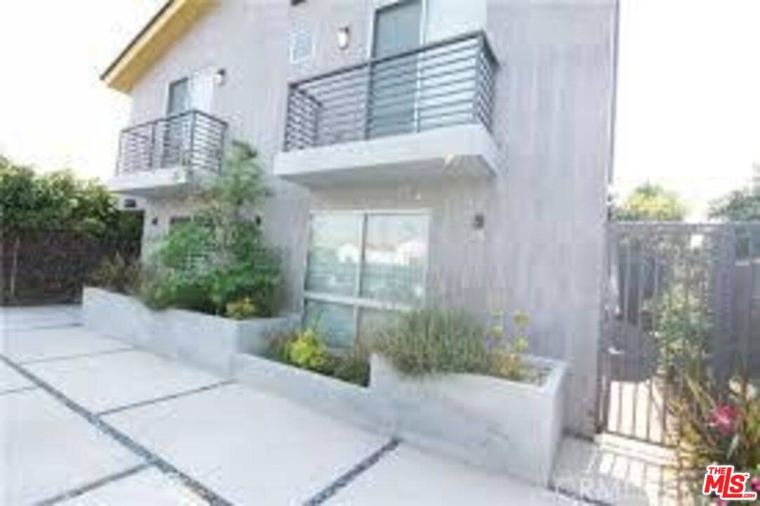 2006 S Corning St 9BR La