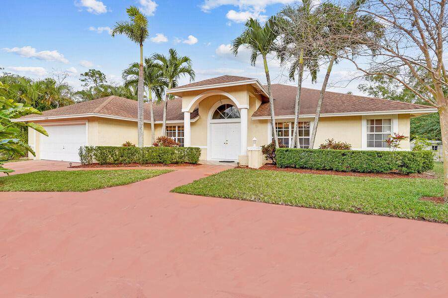 Welcome to your own slice of paradise in Palm Beach Country Estates !