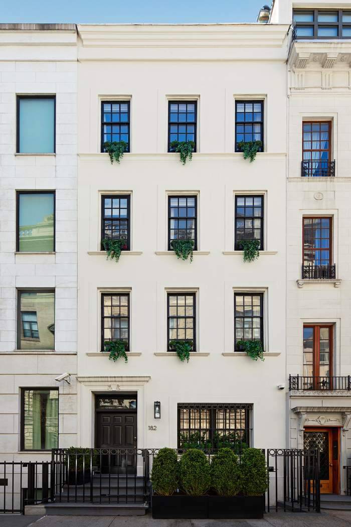 Perfectly located on a picturesque and tree lined street in the heart of the Upper East Side, this splendid townhouse presents a glorious combination of period detail, an attractive and ...