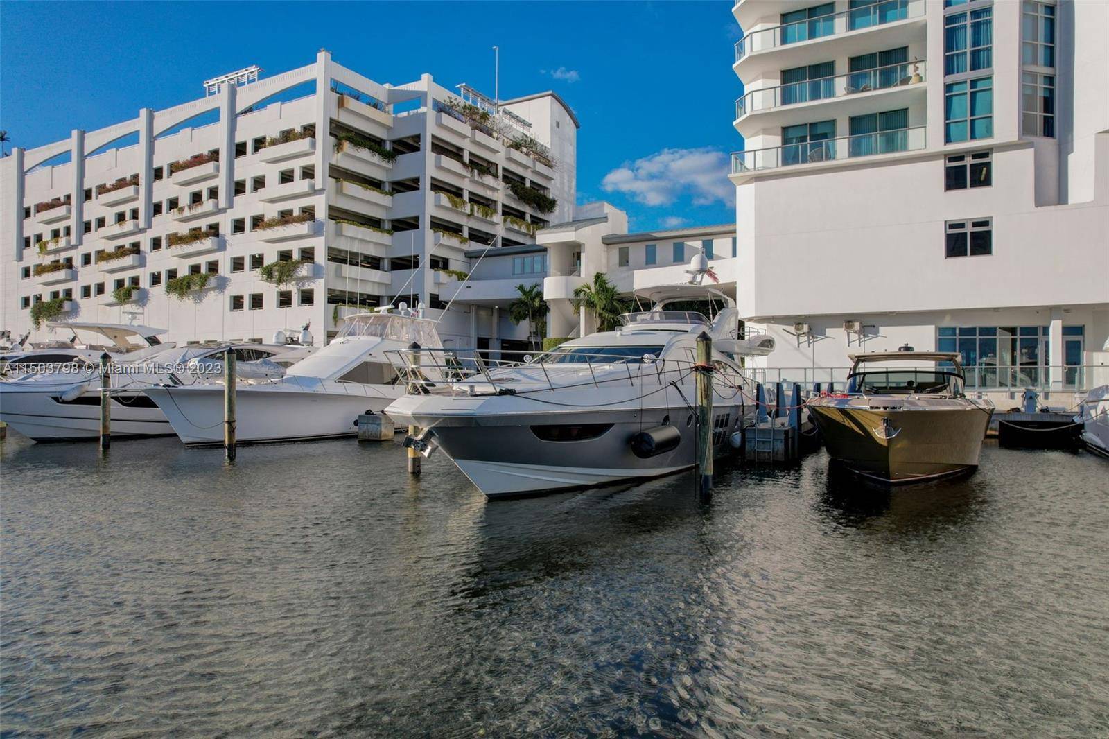 The Marina Palms a Premier Marina offers an ideal location and first class marina facilities.