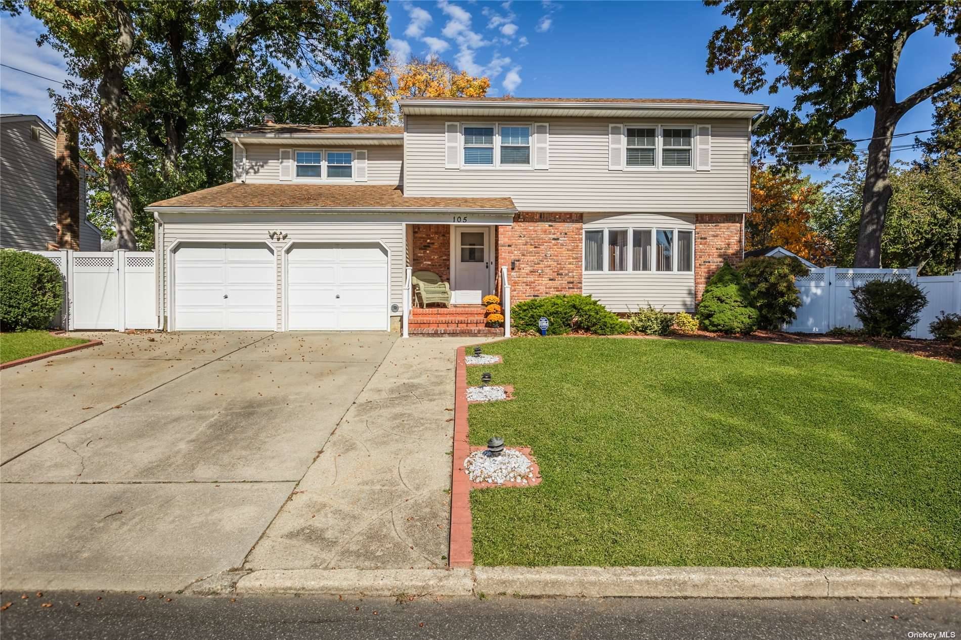 Hurry ! ! Fantastic LARGE colonial in the famed Poet Section of North Babylon.