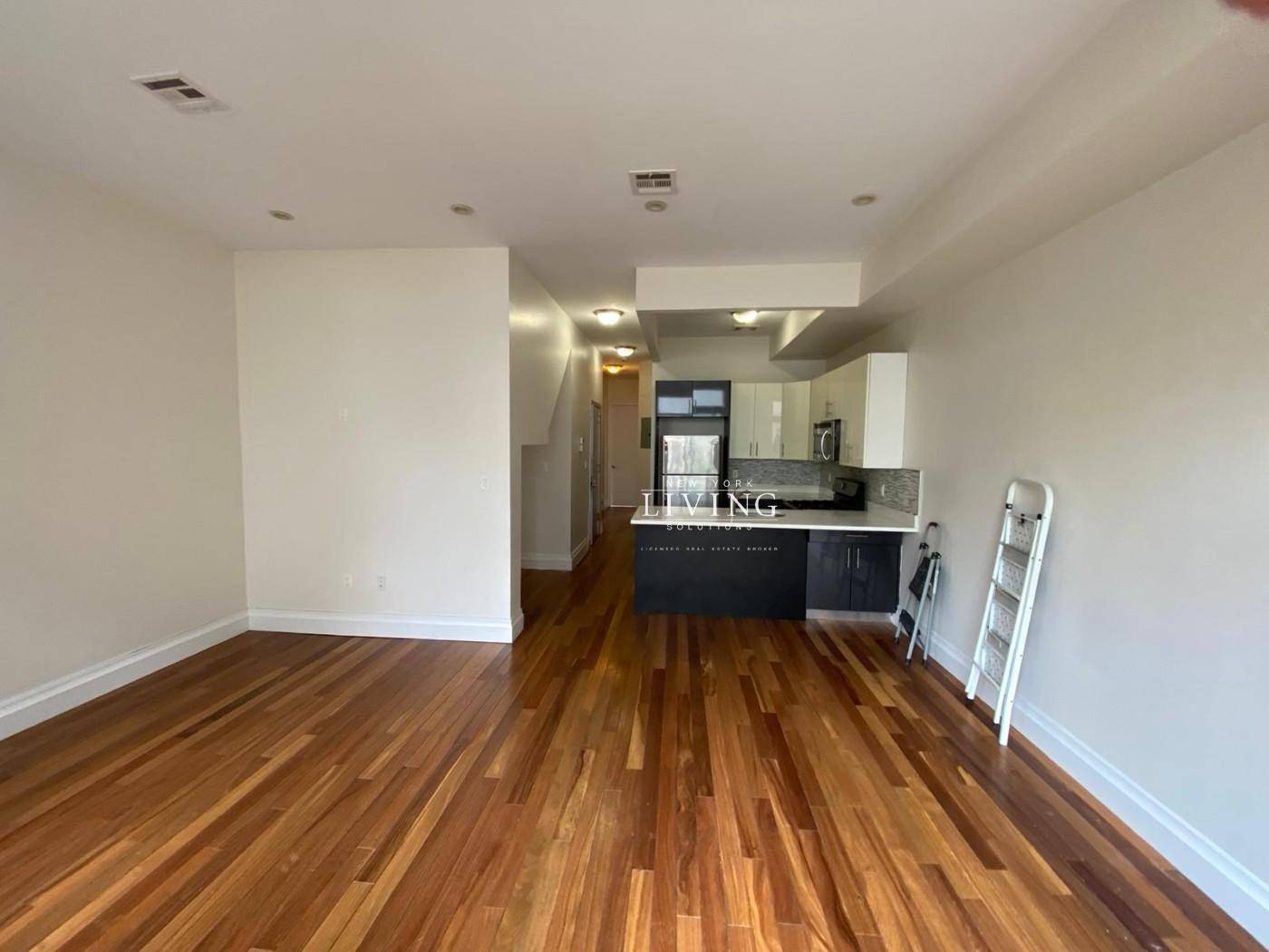 Beautiful Bed Stuy big 4 bedroom 2 bathroom duplex apartment available on the 2nd floor of a new construction 3 family house !