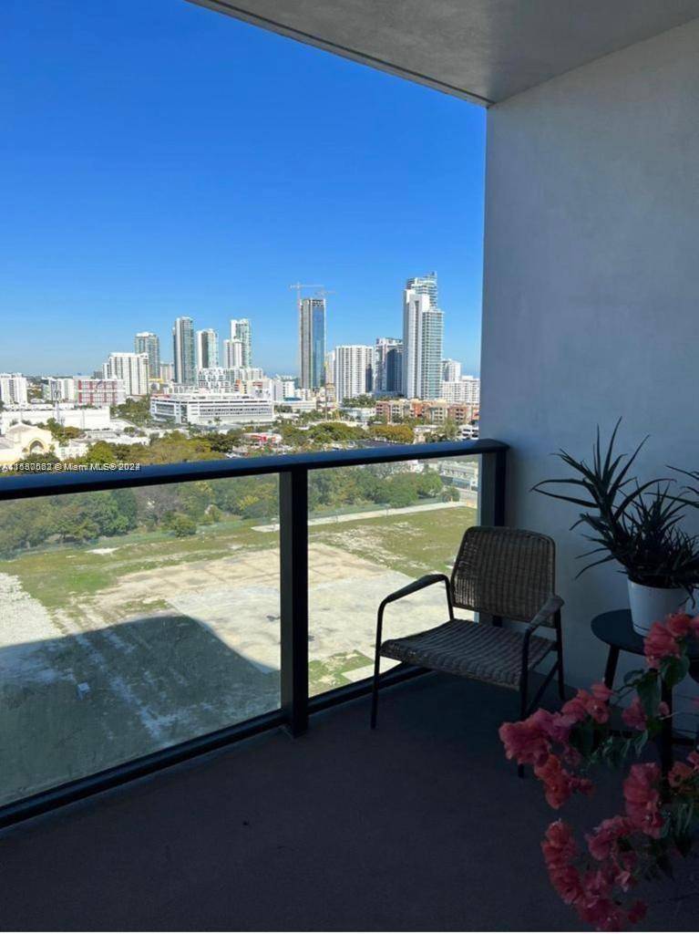 Luxurious One Bedroom Apartment, soaring 14 stories above Miami Arts and Entertainment District.