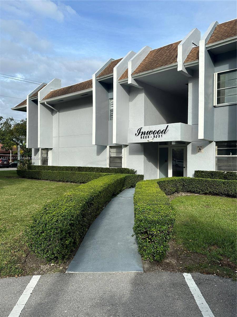 Exceptional 2 bed 2 bath apartment for sale in Kendall Baptist area.