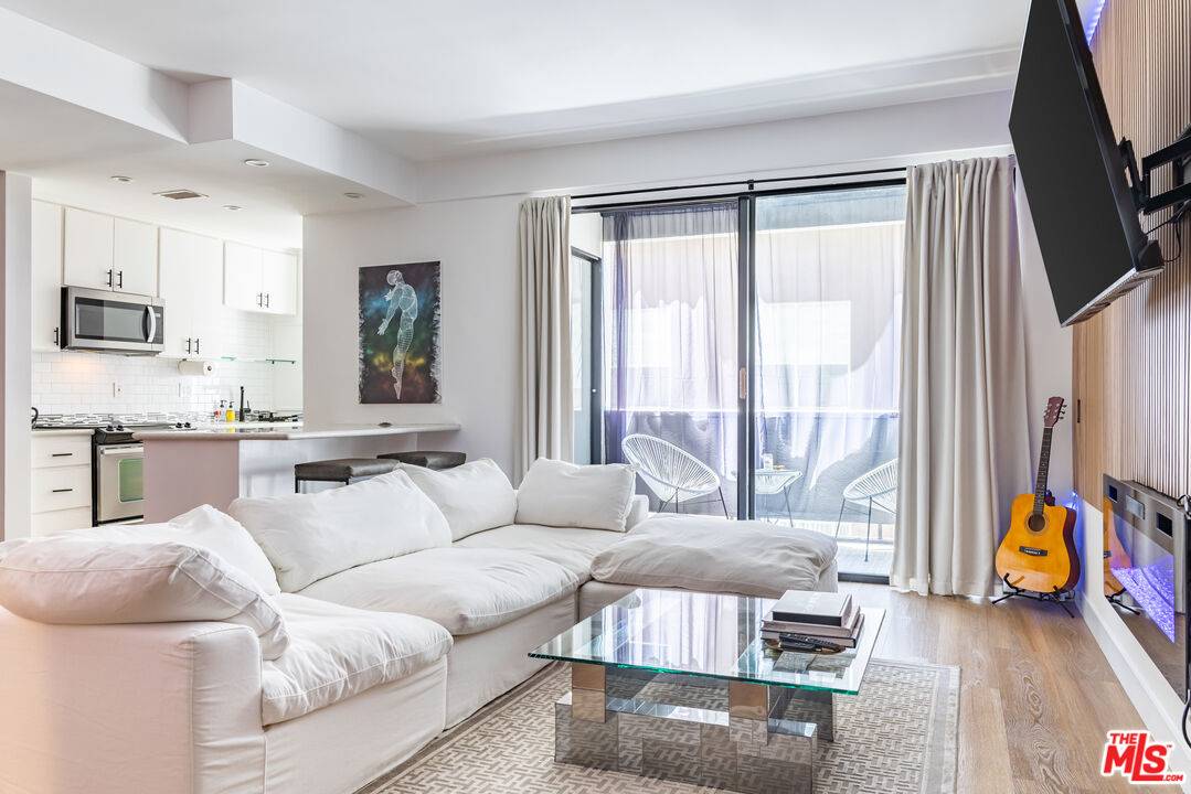 7250 Franklin Ave 2BR Hollywood Hills East La