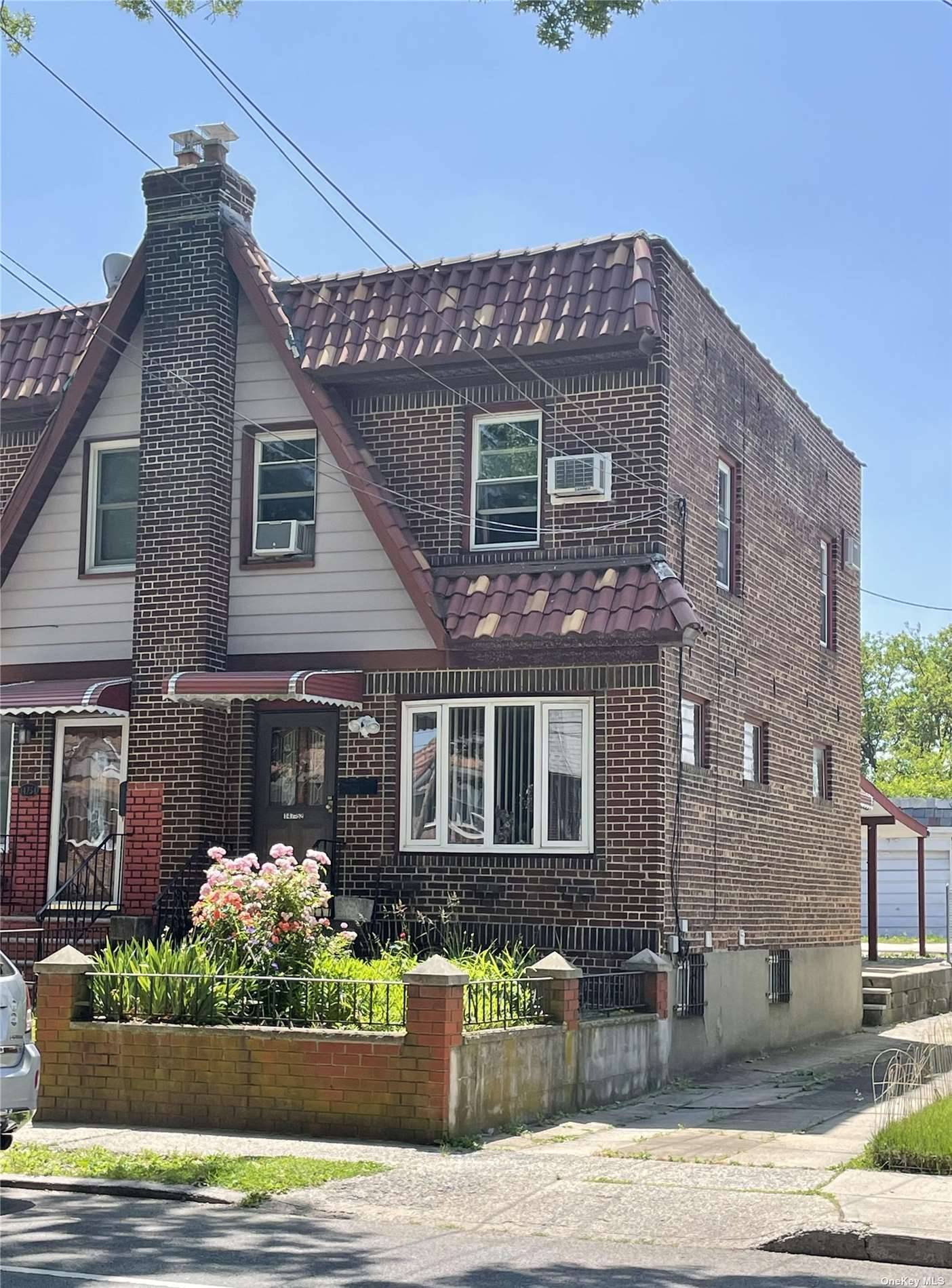 Welcome to this charming 3 bedroom 2 and a 1 2 bathroom Semi Detached Colonial in the heart of Briarwood Living room and dining room are in an open floor ...