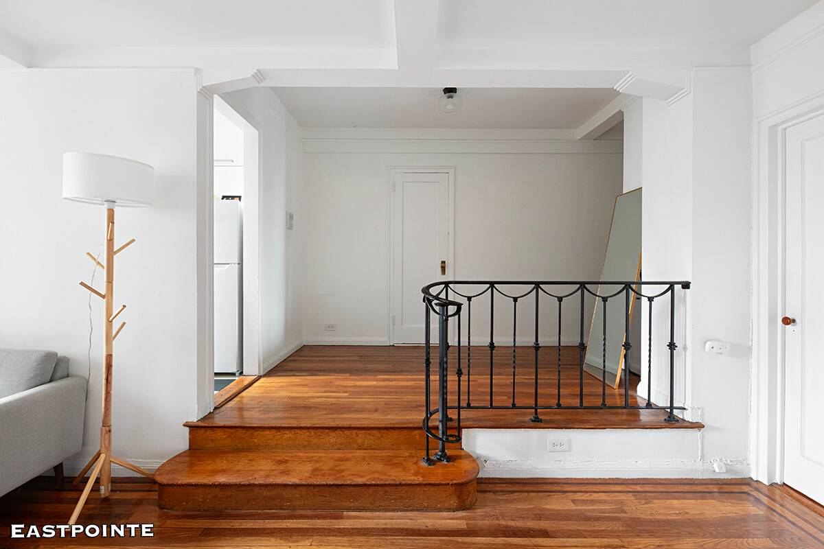 Residence 816 at The Kensington House One of the largest and most spacious studio apartments at The Kensington, Apartment 816 beautifully combines classic prewar elegance with modern comforts.