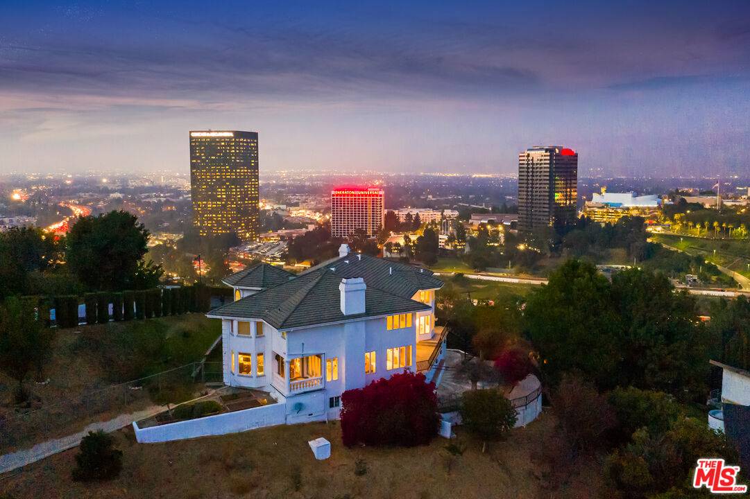 3556   Multiview Dr Hollywood Hills East LA