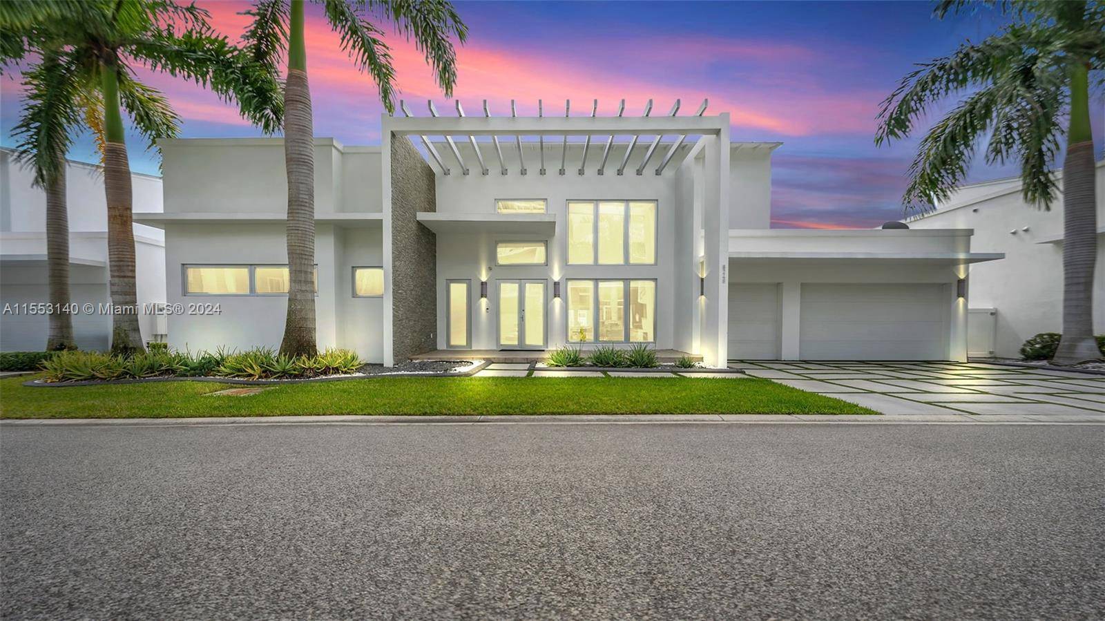 Beautiful Luxury property in Miami's most Exclusive OASIS in Doral For Rent !