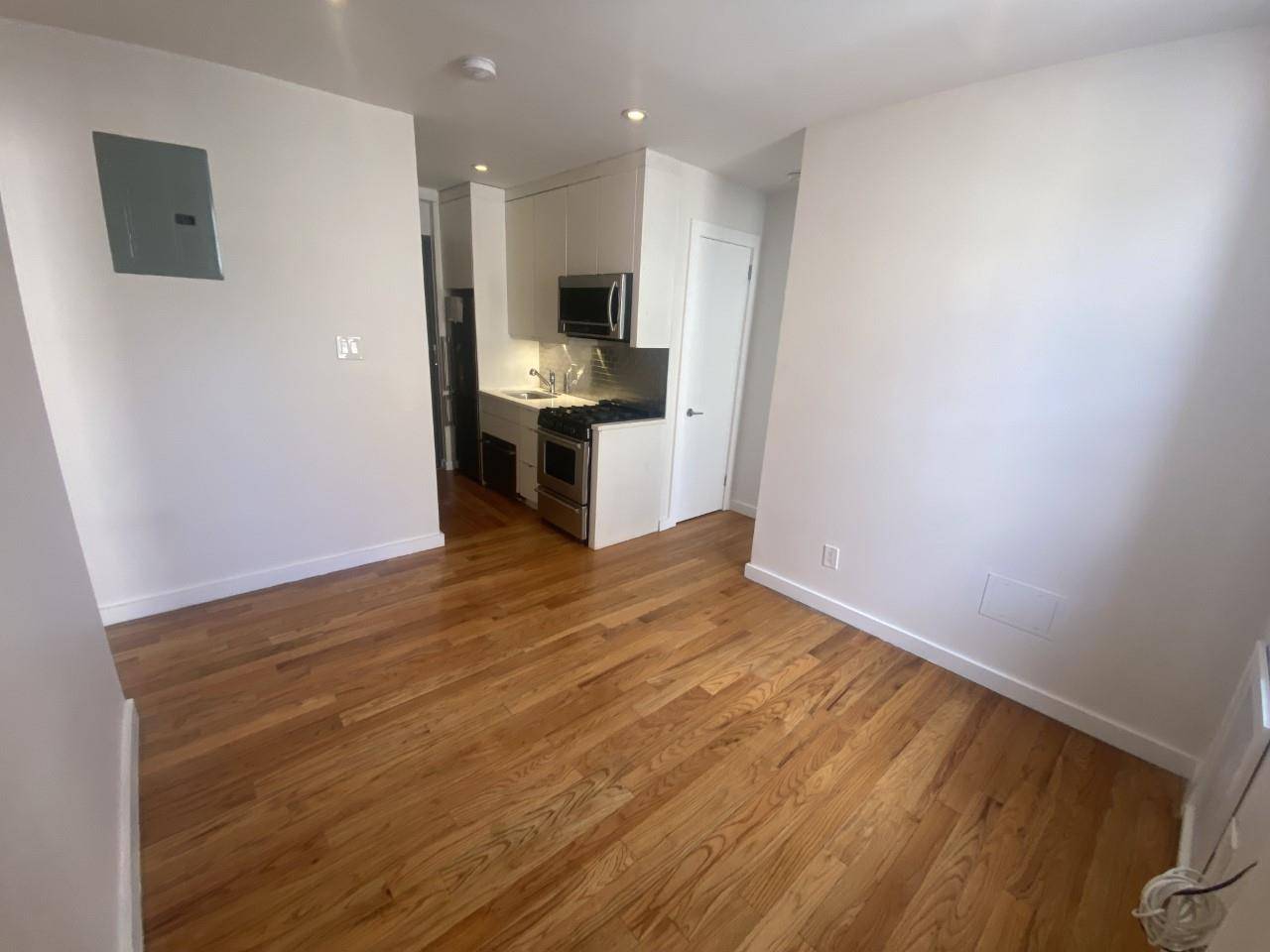 Beautiful 2 bedroom ! 2nd floor walk up Laundry in unit Dishwasher Inquire for video tourPrime South Park Slope apartment featuring exposed brick, bleached plank floors, custom lacquer white kitchen ...
