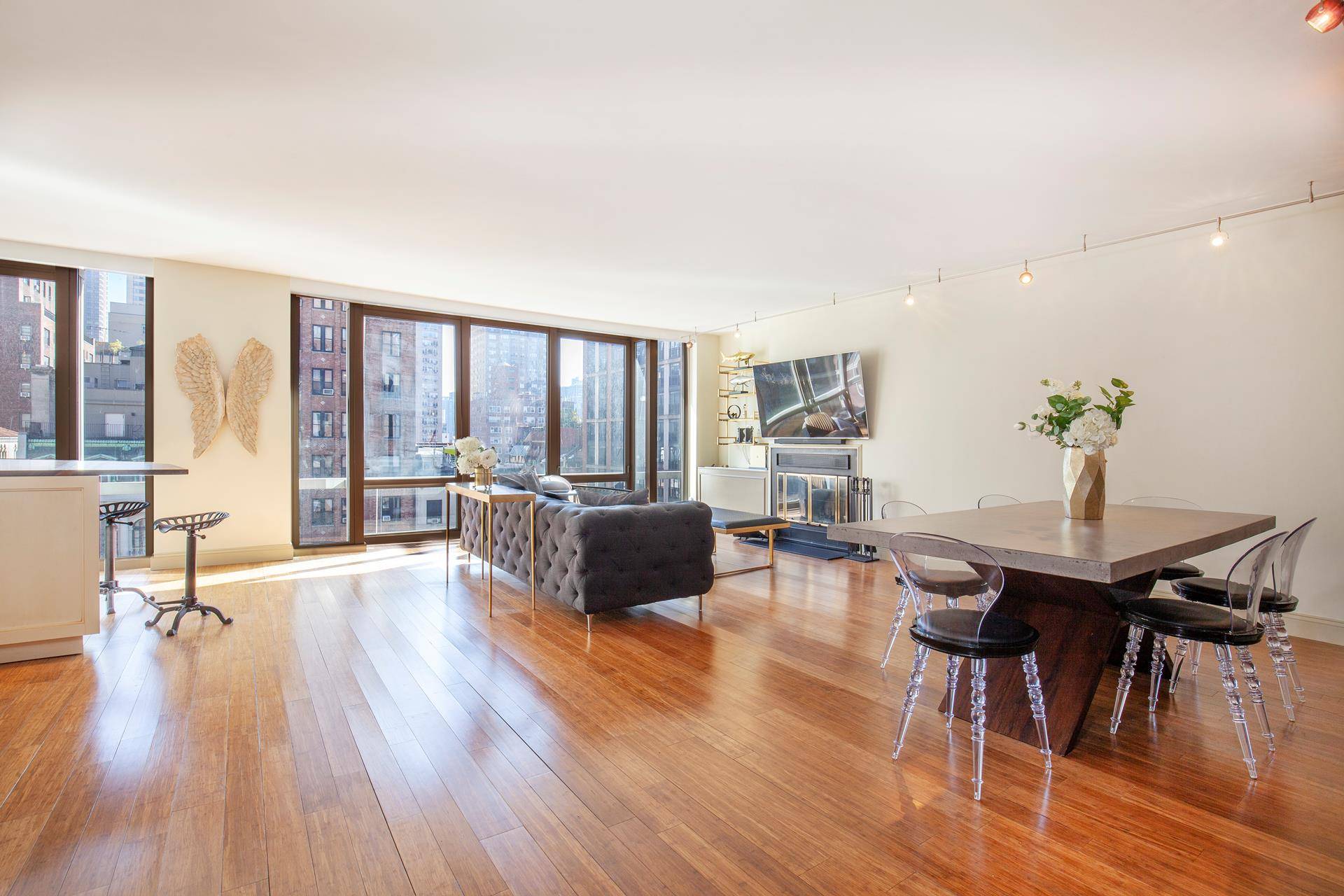 Completely Gut Renovated 2 Bed, 2 Bath, this Full Floor CONDO is in absolute MINT condition and perfect for anyone looking for a modern flair on Park Ave.