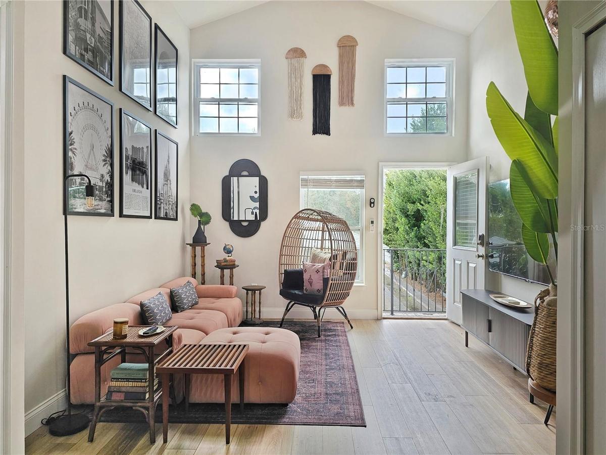 1507 Catherine St - Unit B, Vaulted Ceilings