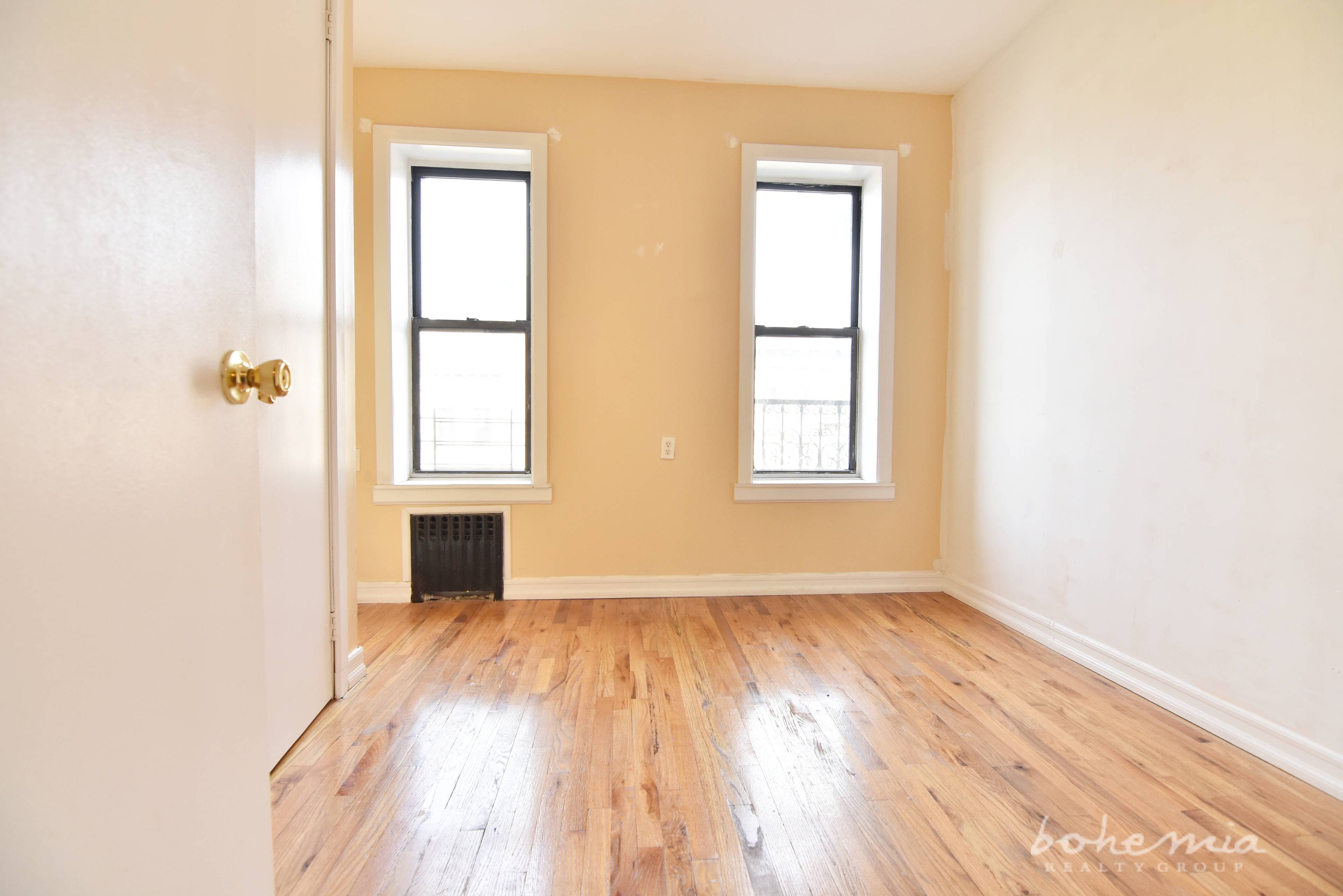 Location 135th and Amsterdam Bright, exposed brick 3bed with expansive views nestled between Riverside and St Nick's Park up the block from City College and Columbia University.