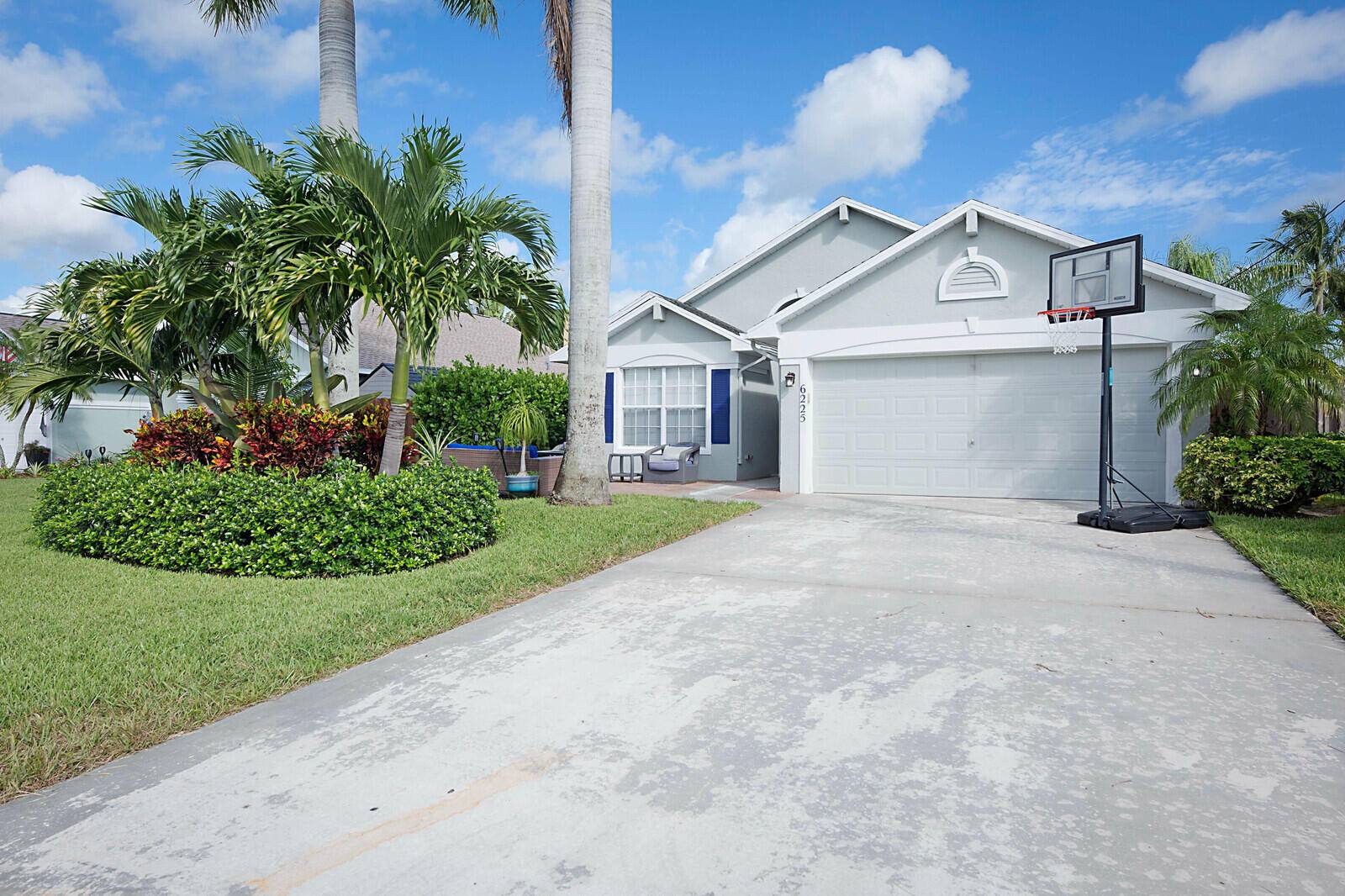 ABSOLUTELY beautiful home in the sought after Jupiter Heights community.