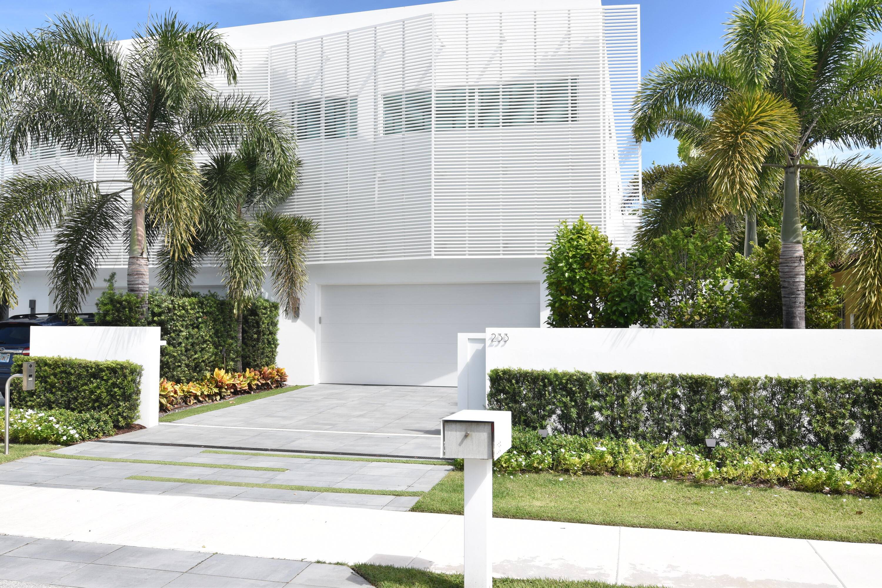Walk to ''The Ave'' from this stunning ultra modern Seasonal rental.