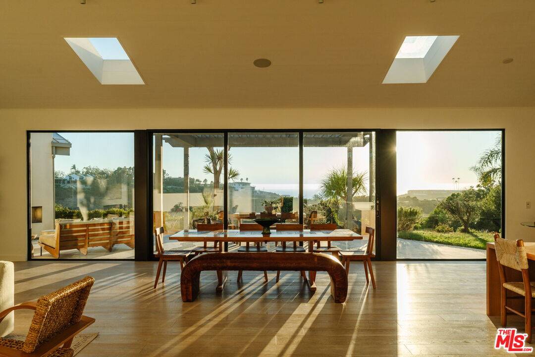 6767   Wandermere Rd 5BR Malibu La