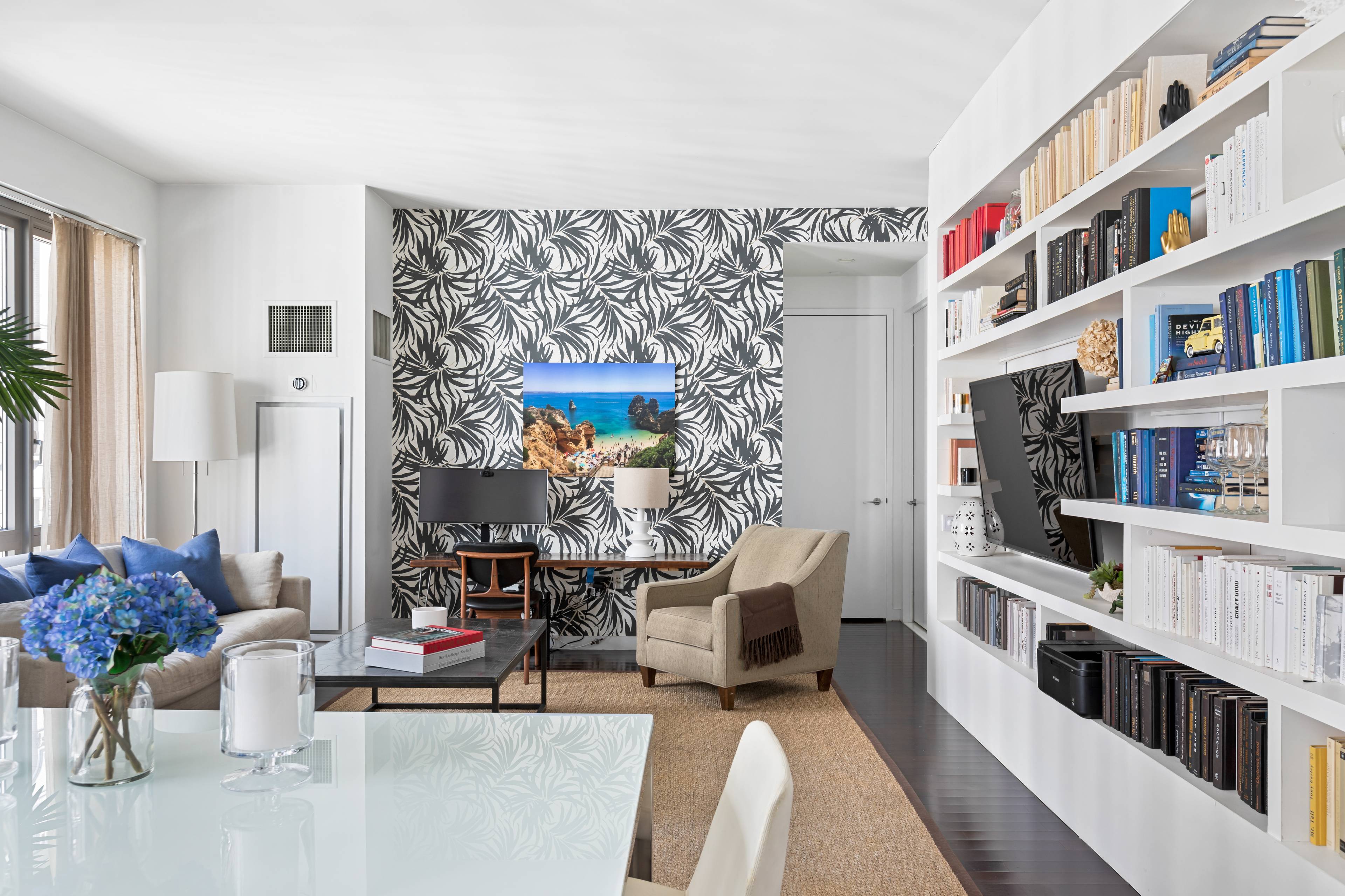 Welcome to 10C at 4W21, a sleek, spacious 1 bedroom convertible 2 2 bathroom apartment in the heart of the Flatiron District.