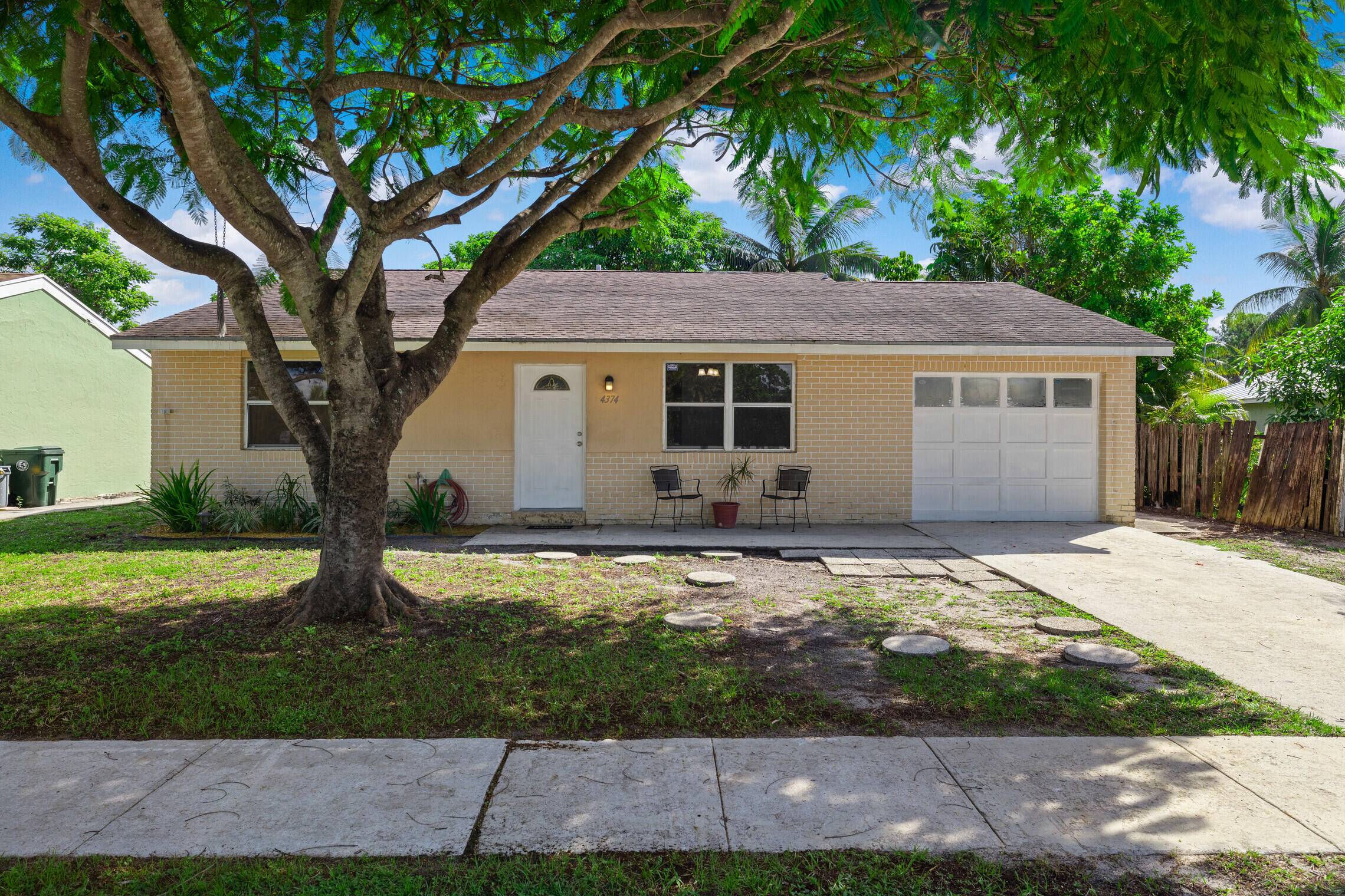 Beautifully remodeled 3 bedroom 2 bath single family home with No HOA in Greenacres.