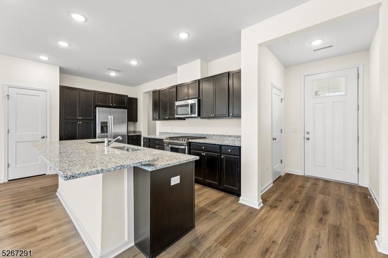 Oversized Island/breakfast bar