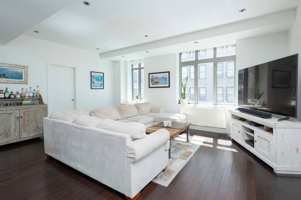 Situated in one of Chelsea's most coveted boutique buildings and prime Chelsea locations, sits this perfectly laid out, split two bedroom, two bathroom loft like condo.