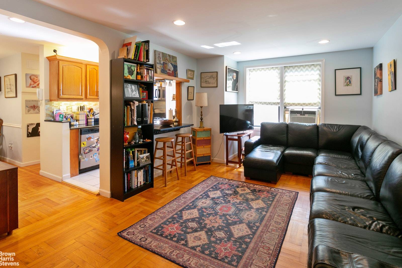 This pristine and spacious one bedroom one bath unit is close to everything Forest Hills has to offer.