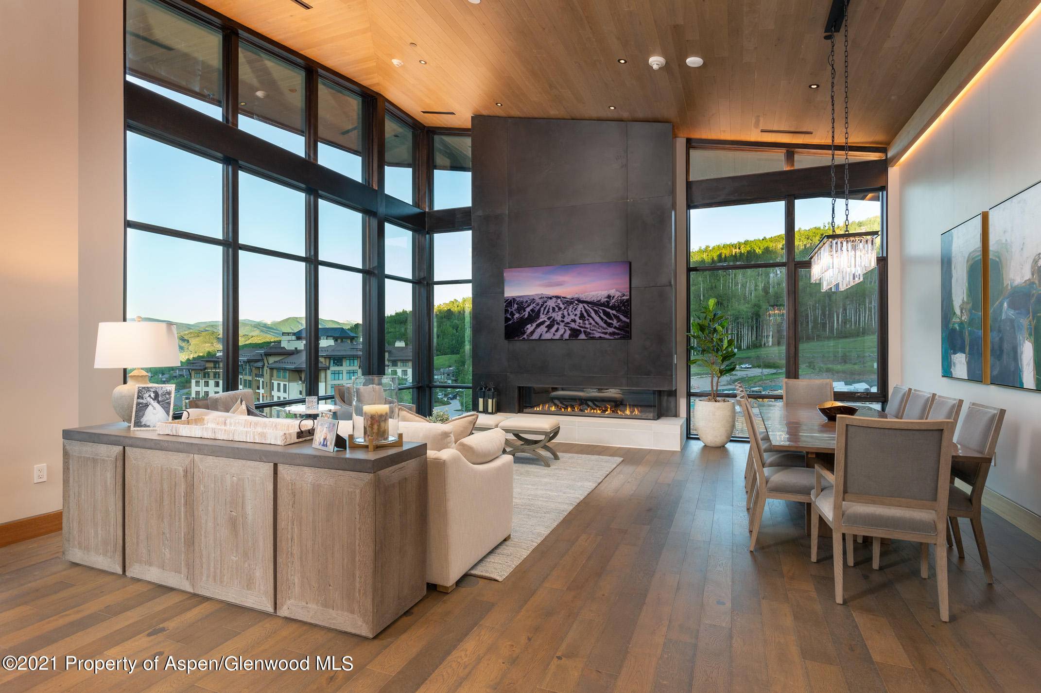 607 East features luxurious finishes and fixtures, sweeping mountain views, sunset dining deck with gas grill hookup, blackened steel Ortal fireplace, Gaggenau kitchen appliances, five fixture master bath and large ...