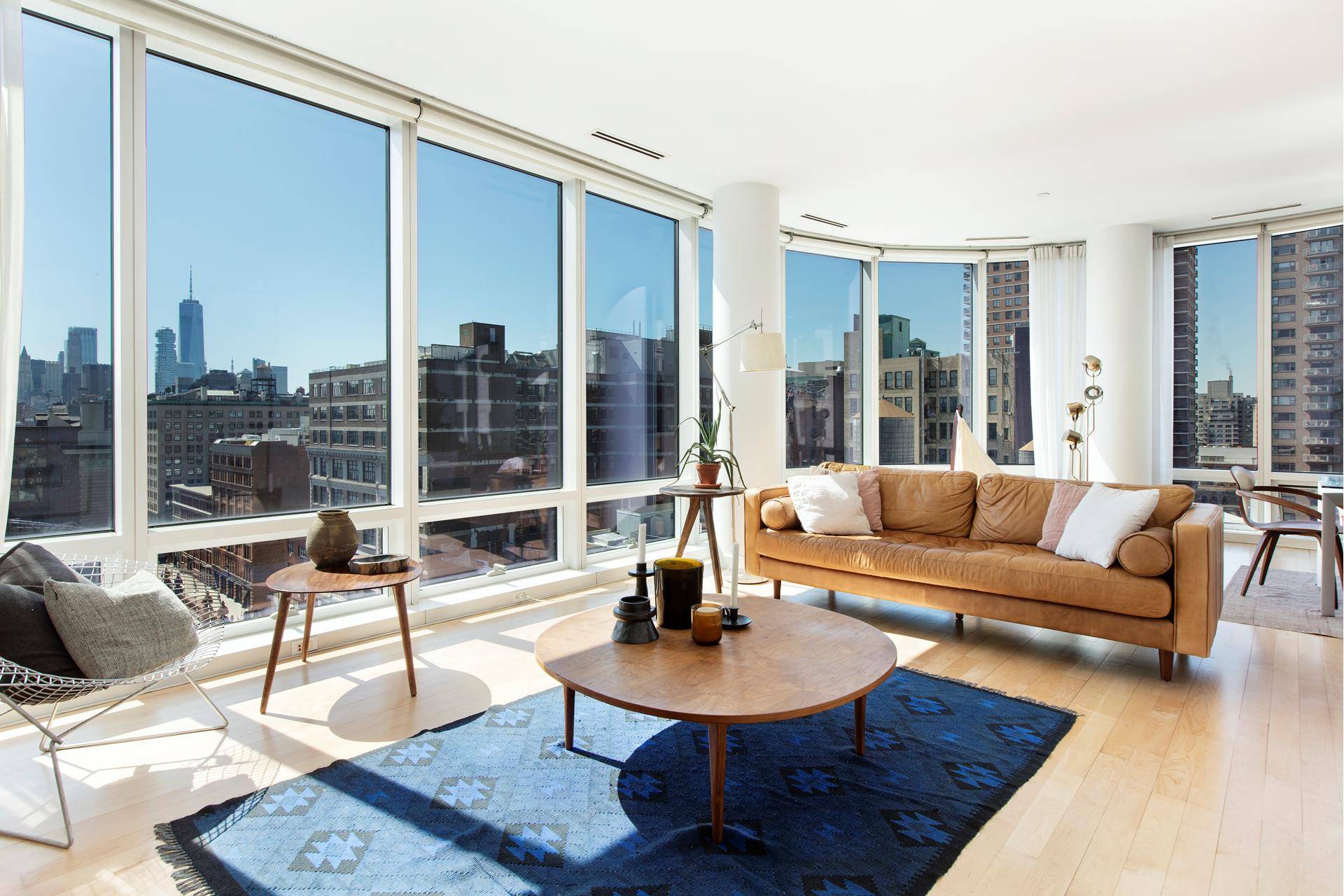 From the minute you enter this luxurious loft like apartment, you are blown away by the contiguous floor to ceiling windows, the incredible sun light, with the most magical view ...
