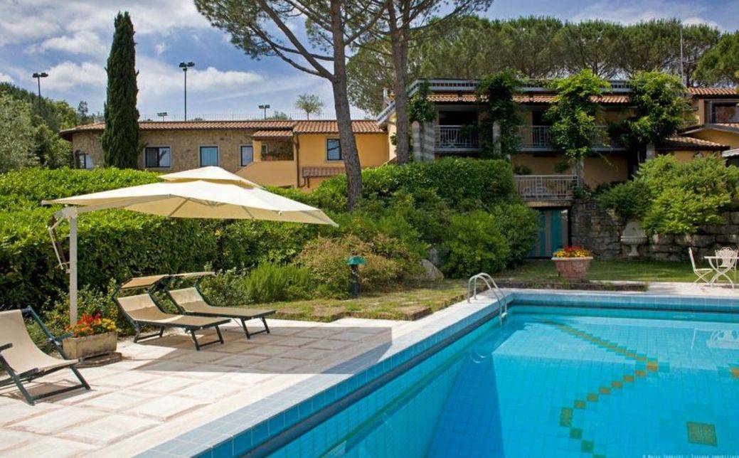 Charming holiday resort in panoramic position with pool, tennnis court, and outbuilding Arezzo.