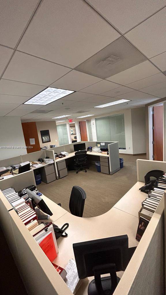 Amazing office space Unit 520 for work located in the brickell, central location and a lot of natural light.