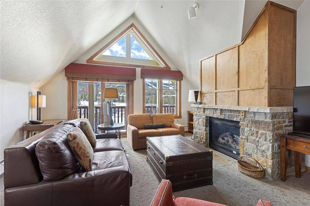Enjoy the holidays in Breckenridge in this beautiful 3 bedroom residence with a Week 51 ski week and 1920 float points to use during the Summer in Breckenridge or the ...