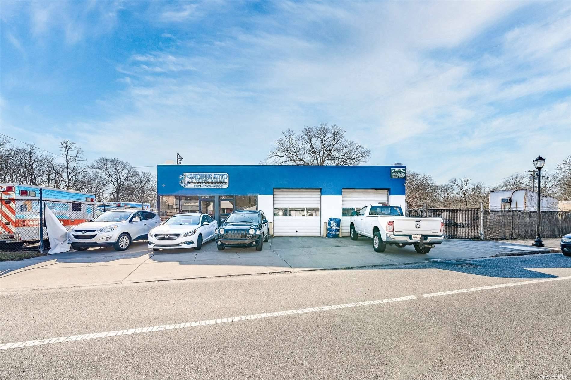 Great location large Autobody Auto Repair Shop with large fenced Yard.