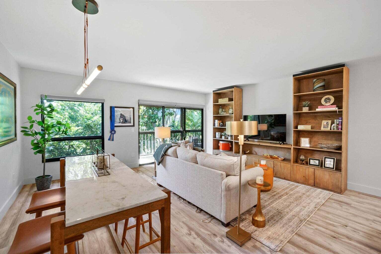 Welcome to this stylish, renovated Bagattelle condo in Palm Beach Polo Club nestled in close proximity to equestrian venues.