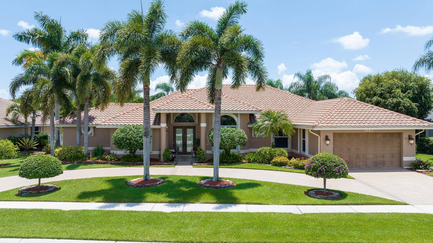 Located in the heart of North America's premier equestrian community, this luxurious Mediterranean style home offers inspiring spaces and an escape from the mundane.