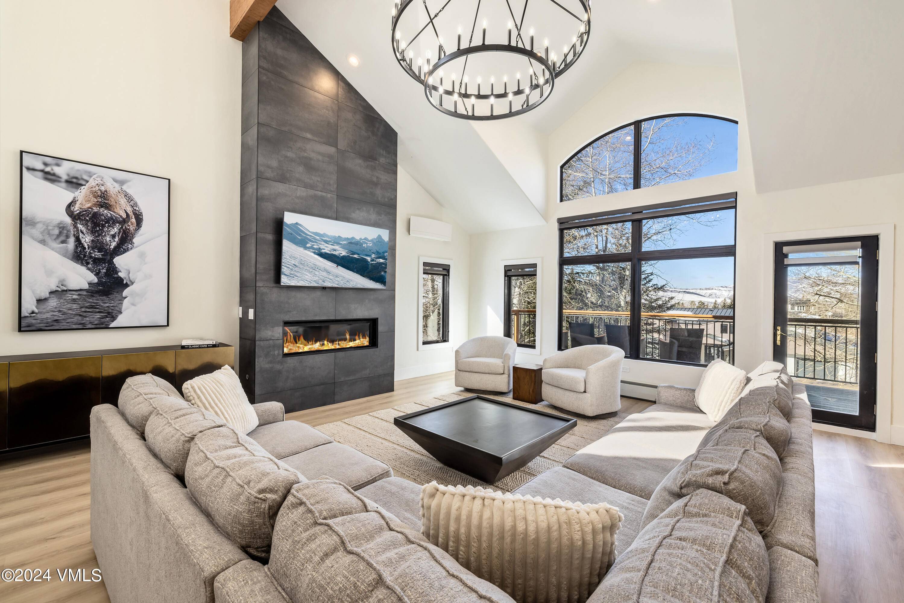 Elegantly simple and remodeled Singletree duplex on a naturally beautiful quiet road surrounded by expansive mountain ski slope views.