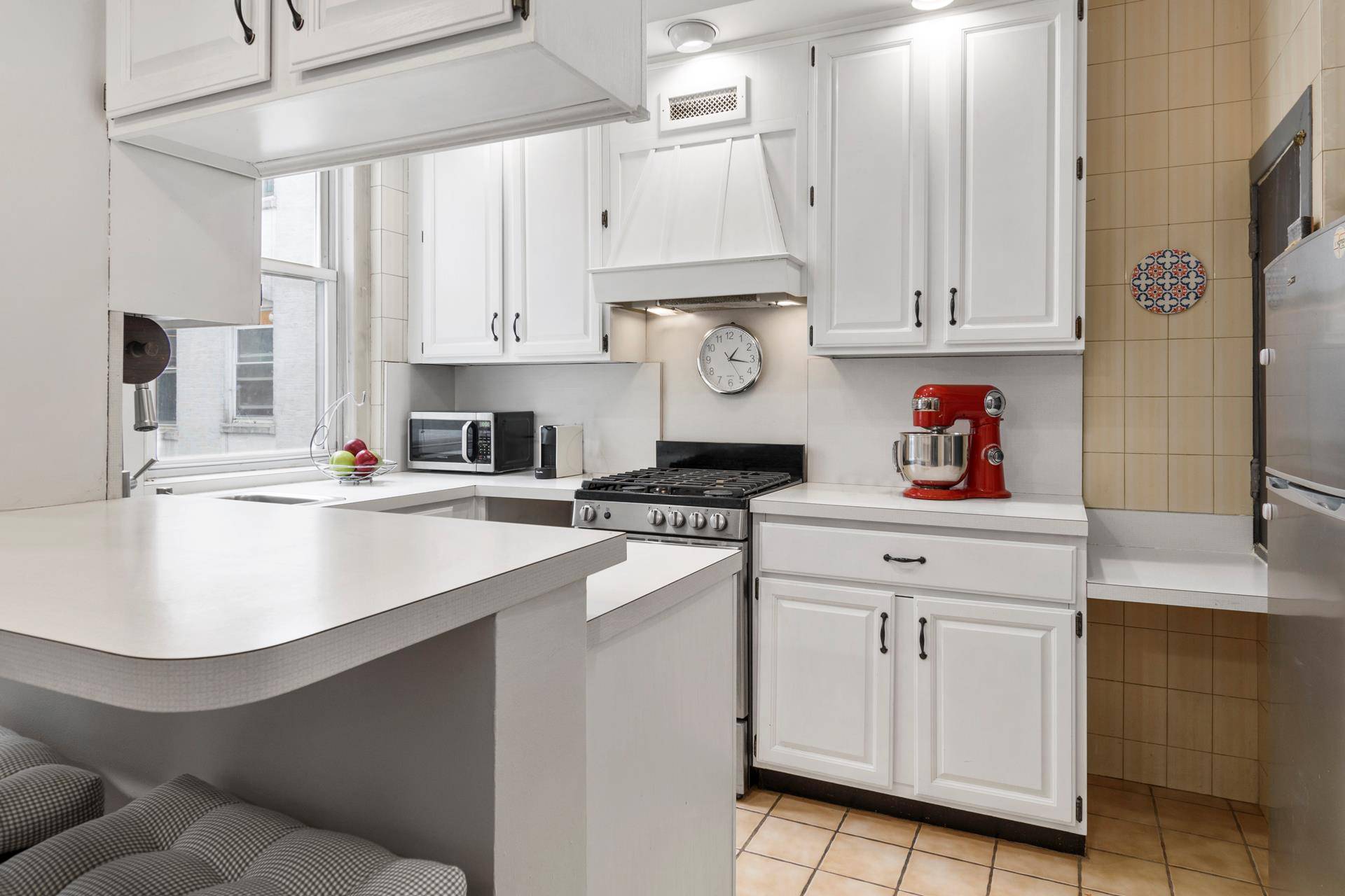 OPEN HOUSE BY APPOINTMENT ONLY OWNER OCCUPIED PLEASE CALL FOR APPOINTMENT Lovely PRE WAR 2 Bedroom, 1 Bath conveniently located in the heart of Woodside.