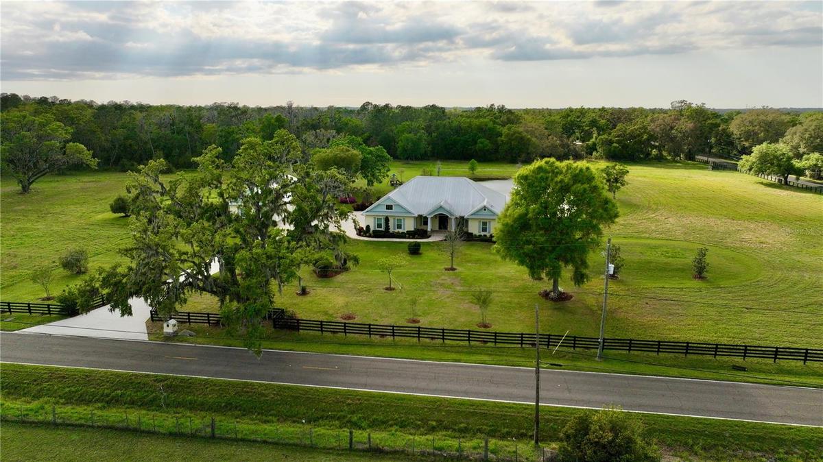 Estate with over 24 acres