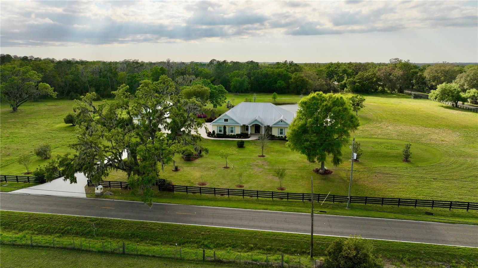 Estate with over 24 acres