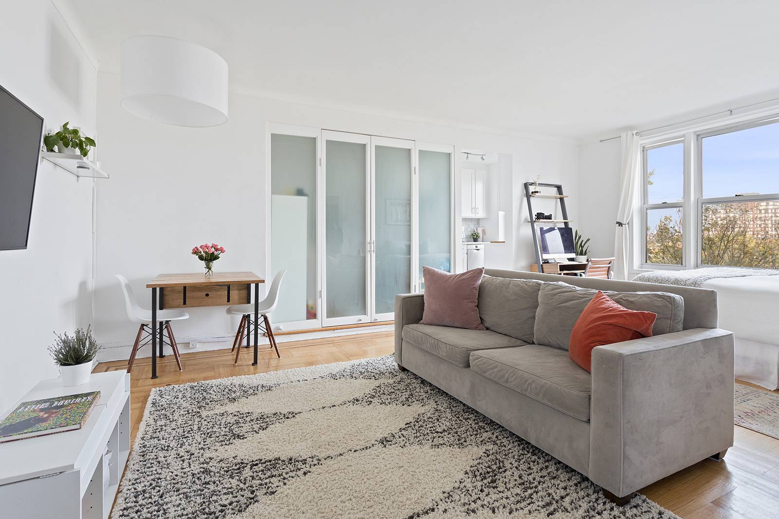 Prime Prospect Heights studio, absolutely beautiful, bathed in natural light !