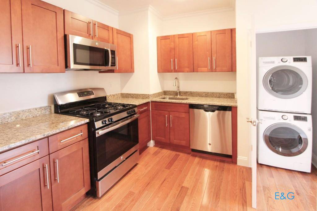 Brand New Renovated 4 bedrooms 2 Full Bath apartment In unit LG washer and Dryer located on the 4th floor walk up.