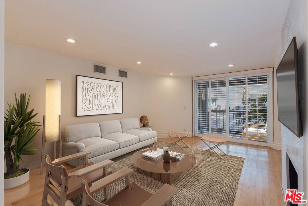 8535 W West Knoll Dr 2BR Sunset Strip La