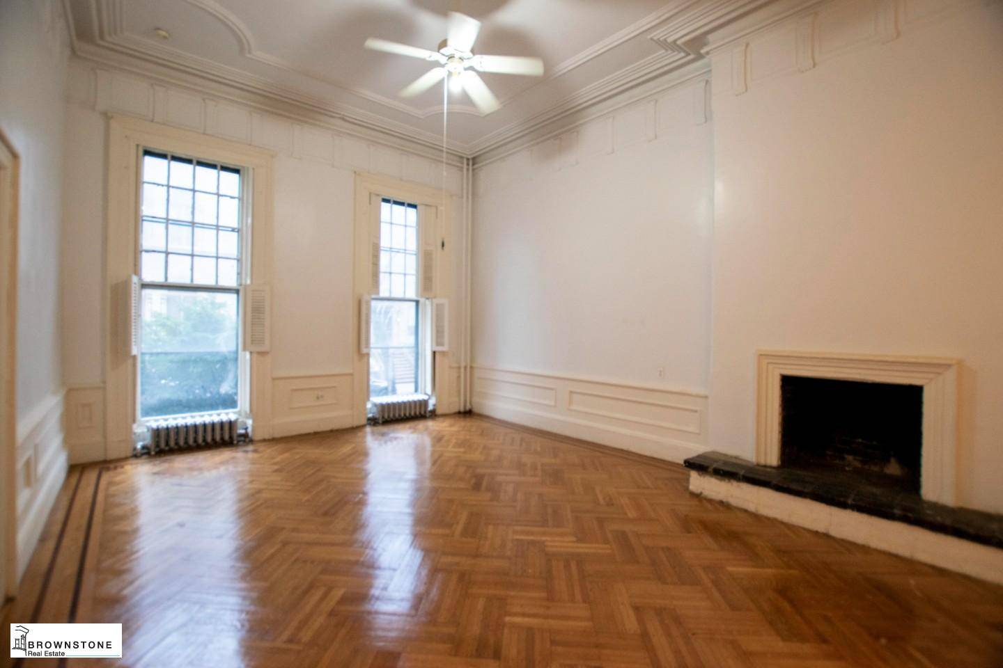 Light filled one bedroom in beautiful Brooklyn Heights, large living room, open kitchen, full bath.