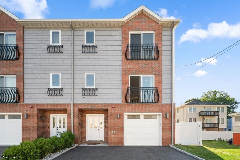 Front of 22B Arcadia Place